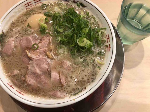 『麺屋 赤橙』豚骨らーめん・味玉・チャーシュー