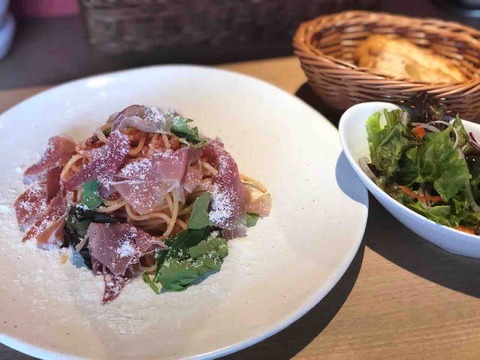 『うまいもんバル Rinpu亭』生ハムのトマトソースのパスタ