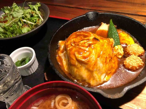 『旬の炙り焼き 曼荼羅舎(まんだらや)』特性デミグラスソースのオムバーグ とろとろチーズ添え