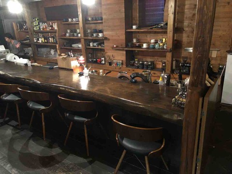 『TOM’S COFFEE INNOCENT』店内カウンター