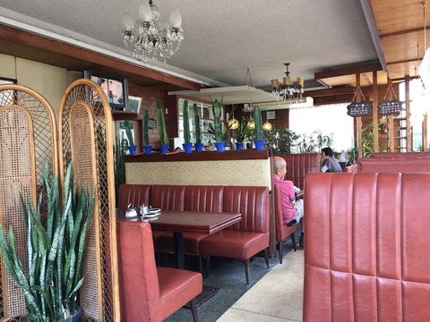 『エコー』店内
