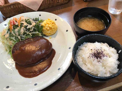 『Cafe Leef Green リーフグリーン』デミグラスソースハンバーグのランチ