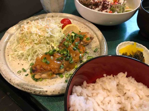 『美食亭 奏』黒てり焼(鶏肉)