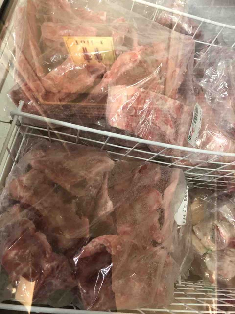 『V.MART 江南店』肉は、かたまり