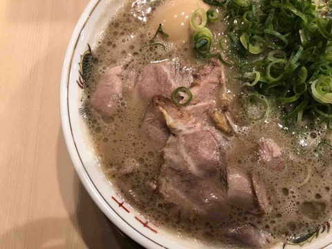 『麺屋 赤橙』豚骨らーめん・味玉・チャーシュー