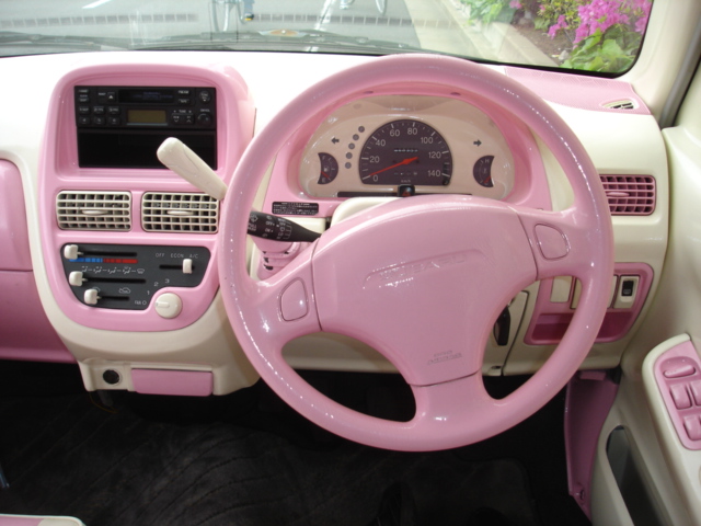 ピンク星人の内装です 東京葛飾区発 特選格安中古車最新情報
