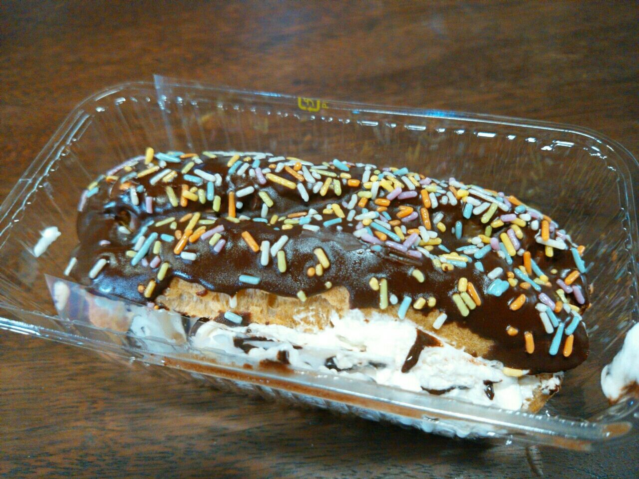チョコバナナエクレア セブンイレブンのスイーツ コンビニスイーツ人気比較味比べ 美味しいのはどれ カロリーが気になるぅぅ チョコバナナエクレア セブンイレブンのスイーツ コンビニスイーツ人気比較味比べ 美味しいのはどれ カロリーが気になるぅぅ