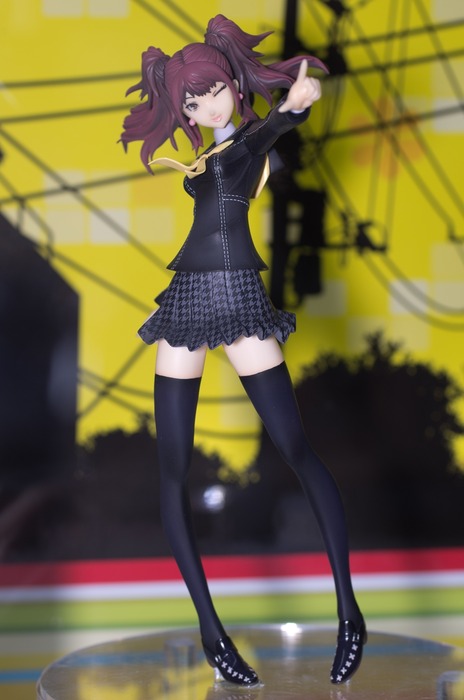 WF2003W_megahouse-1_R