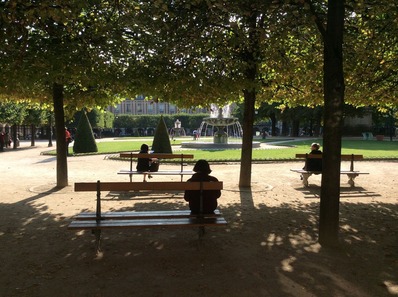 パリデザインウィークの展示会場に近いヴォージュ広場の様子