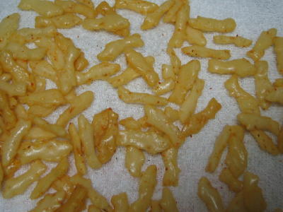 ちいさいけれどボリュームたっぷり 小魚がたっぷり せんべい大好き ちいさいけれどボリュームたっぷり 小魚がたっぷり せんべい大好き