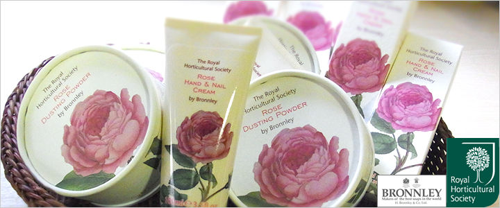 日焼け止めも汗もいい香りに ブロンリー ローズボディパウダー Rhsローズ ダスティングパウダー Bronnley 英国王室御用達 化粧品まとめサイト ナチュラル オーガニックコスメを中心に