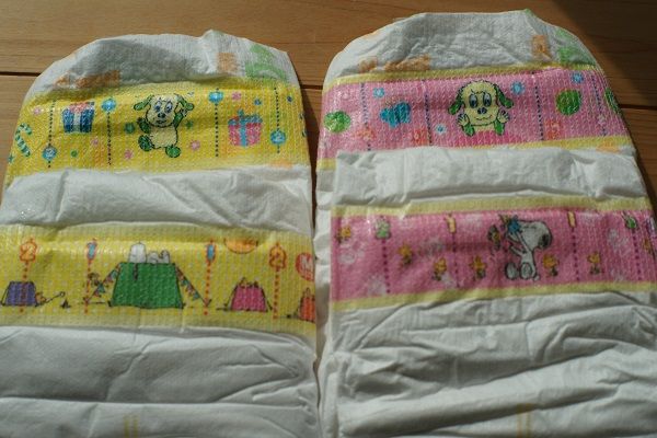 イオンのベビーオムツとトイザらスのウルトラプラス きゅうきゅう