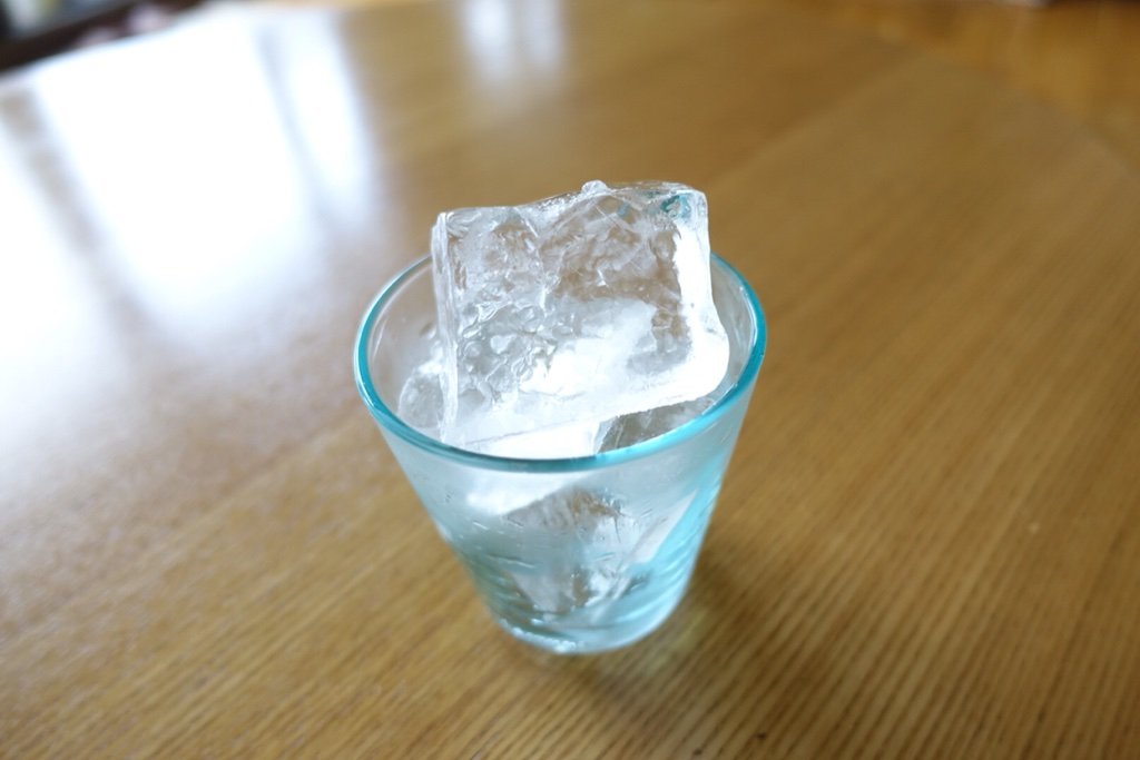 タッパーひとつでカンタン透明氷作りのはなし Konomeのおうち タッパーひとつでカンタン透明氷作りのはなし Konomeのおうち