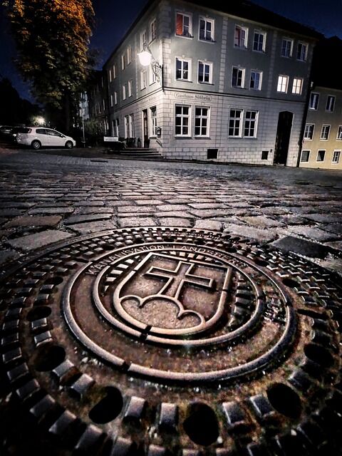 sewer-cover-6789903_640