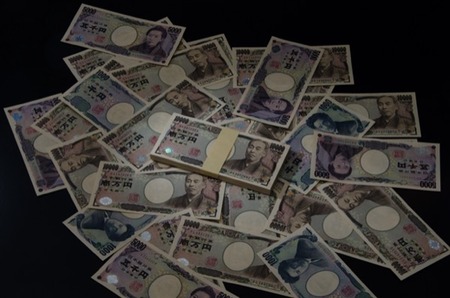 1万円 現金 大金