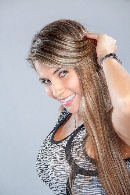 beautiful-woman-1434842_640