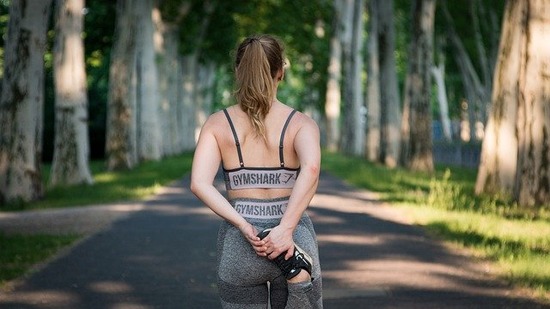 woman-4618189_640