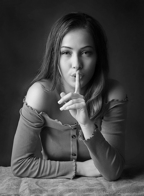 girl-4386913_640