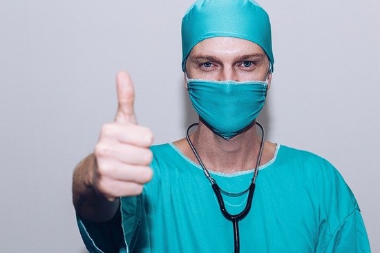 doctor-gd61c20fa3_640