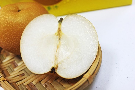 fengshui-pear-g1692c096b_640