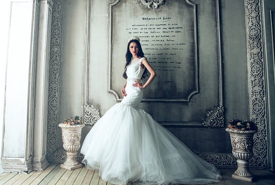 wedding-dress-g1ef826256_640