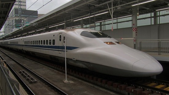 shinkansen-g90931420d_640