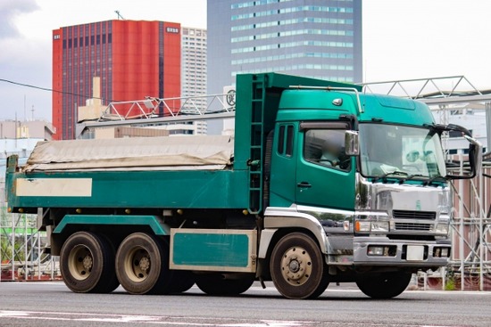 トラック ダンプ 車
