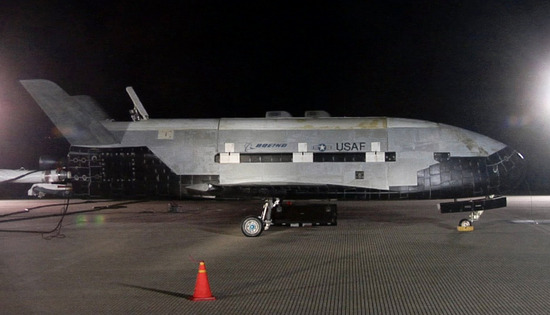 Boeing_X-37B_after_landing_at_Vandenberg_AFB,_3_December_2010
