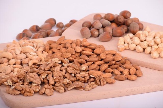 nuts-g54c0c8993_640