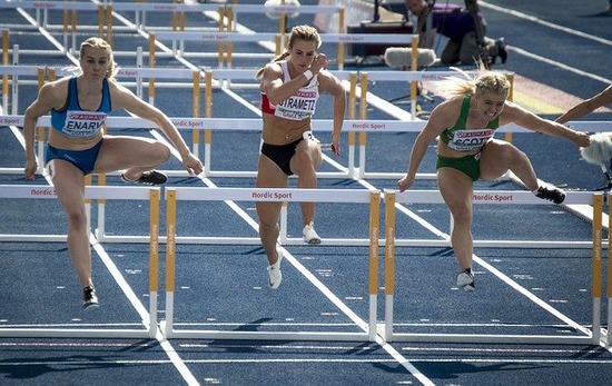 hurdles-4349263_640