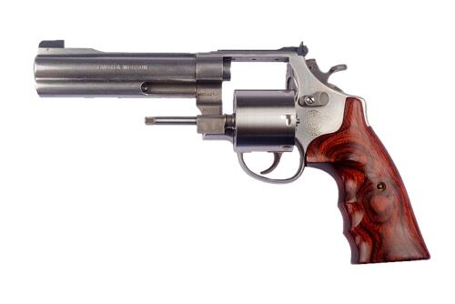 th_smith-and-wesson-938834_640