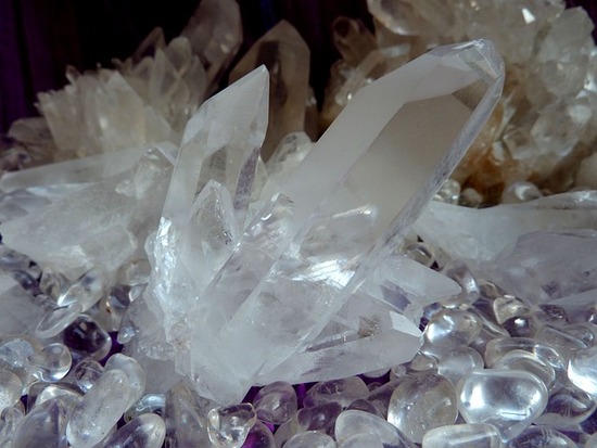 rock-crystal-gac8a2a32d_640