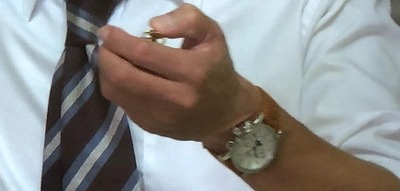 岸谷 五朗　ロバーウォッチ　CELLINI COLLECTION　『モノクロームの反転』より