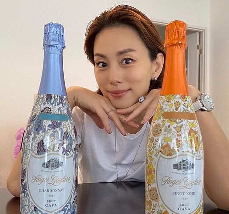 米倉 涼子 オッソイタリー Angela Bello 米倉涼子さんのinstagram より Watchawatch