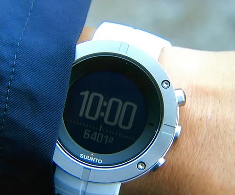 伊藤 英明　スント　トラバース ホワイト GPSウォッチ