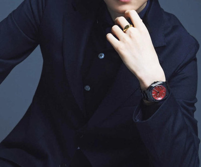 桜田 通　ベル＆ロス　BR-05 レッド ブラック セラミック　雑誌『safari』公式Instagramより