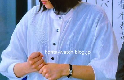 芳根 京子　ヴァンドーム青山　時計革ベルト  イエローゴールドケース　水曜ドラマ『それってパクリじゃないですか？』より