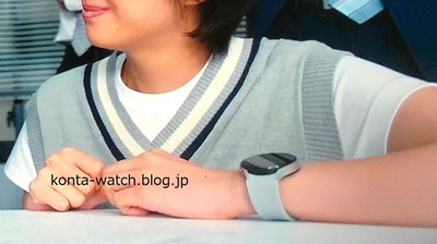 佐久間 由衣　サムスン　Galaxy Watch4 44mm　土曜ドラマ『初恋の悪魔』より