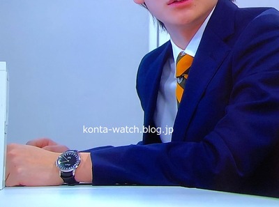 高橋 文哉　オーカーフォーク　FIRST SEASON　シルバー×ブラック・ブラック レザー ストラップ　水曜ドラマ『悪女（わる） ～働くのがカッコ悪いなんて誰が言った？～』より