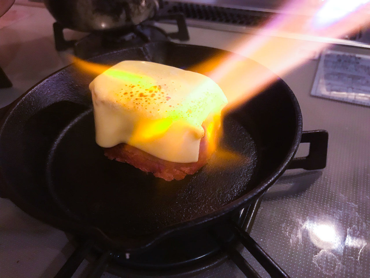 【燃えたら怖い】ガスバーナーで食材を炙るときに敷く物は何がいい? : 今晩何食べよ