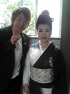 野地温泉ホテルの女将さんと O 唄心 こおり健太