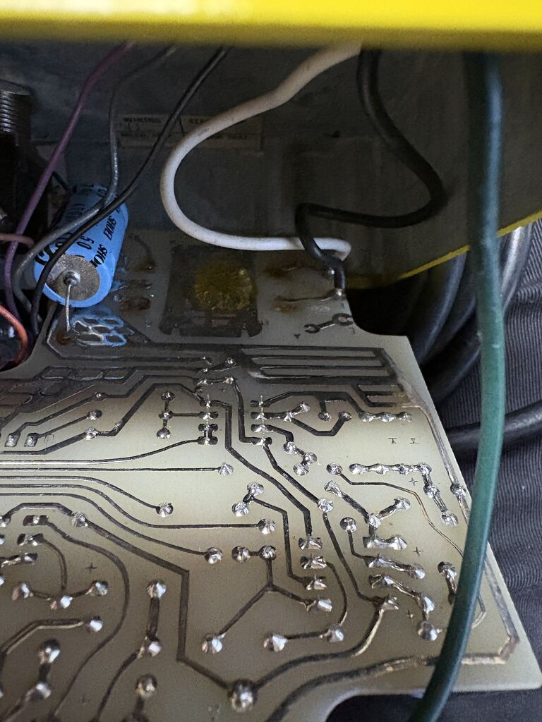 110V仕様のMXR Stereo Chorusをアダプター駆動にする話 : Kooy GuitarsのK