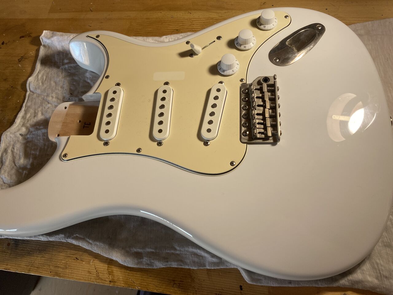 世界で一つだけのSilver Skyを作ろう ① : Kooy GuitarsのK 世界で一つだけのSilver Skyを作ろう ① : Kooy GuitarsのK