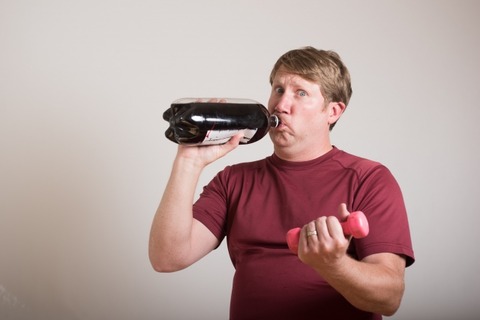 【閲覧注意】メントスコーラを飲んだおじさん、とんでもない腹になる　お前らの想像の1.2倍とんでもない
