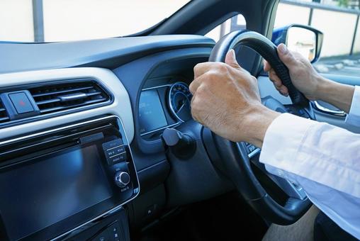 車所有者「運転は楽しい。特に用事がなくても車を走らせてるだけでストレス発散になる」←これ