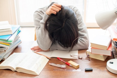 【閲覧注意】主な資格試験の「合格するために必要な勉強時間」ランキングが発表wwwwwwwwwww