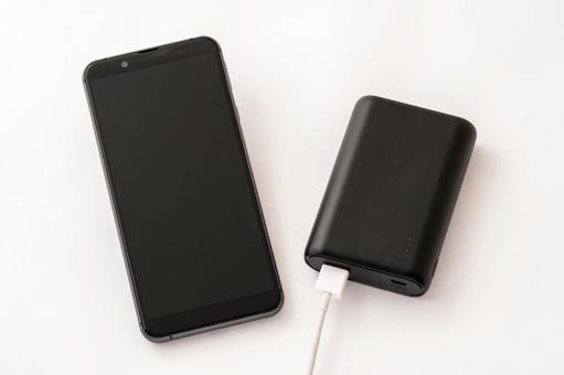 【画像】モバイルバッテリー、遂にここまで薄くなるｗｗｗｗ