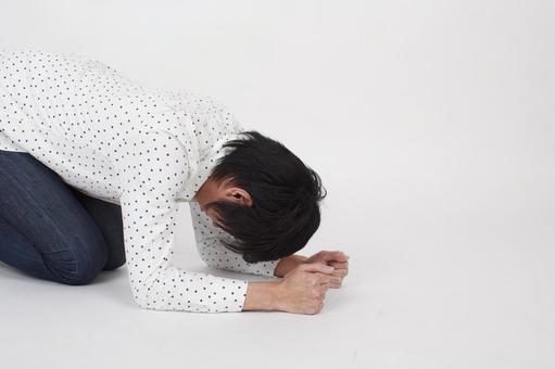 【緊急】「年収300万円の男性の63%が子どもを持たずに生涯を終える」交際への興味、性経験がない人の衝撃データ