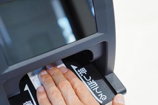 マイナ保険証の解約、10月28日から開始、解約者にはシステムダウン時にも使える新カードを交付