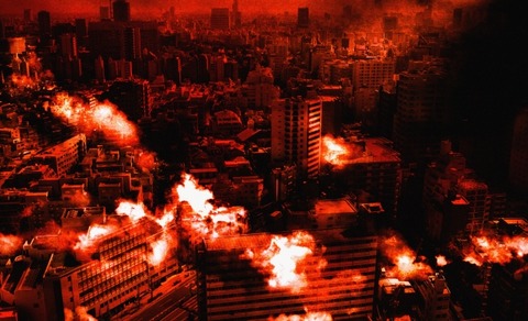 【速報】今日帰国予定だったアメリカ人、都内で7件の放火事件を起こす????